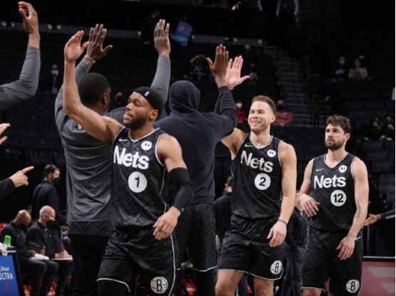  篮网三巨头合砍89分横扫热火  