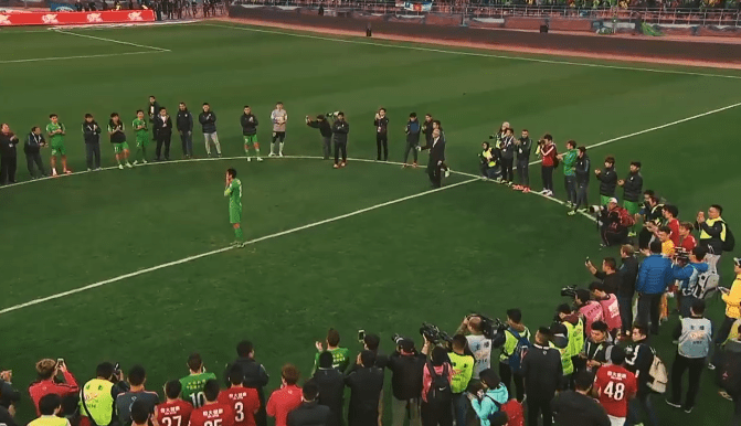  卡昂主场氛围助力球队，球迷助威声中拿下关键三分